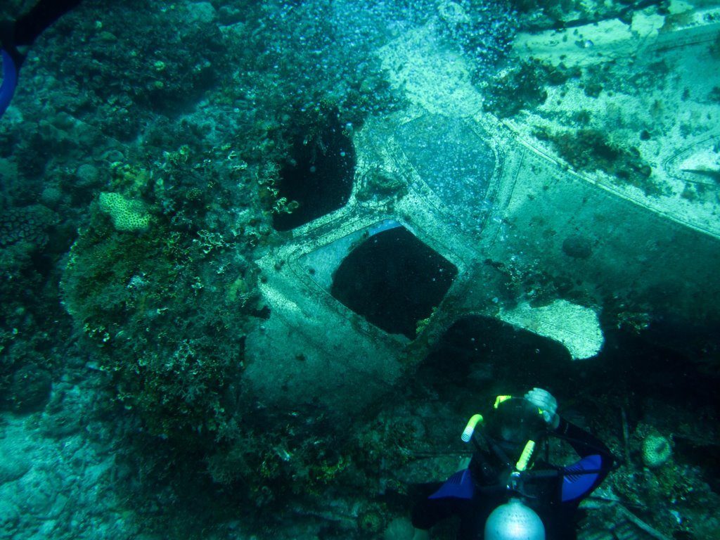 Wreck diving photograph 43