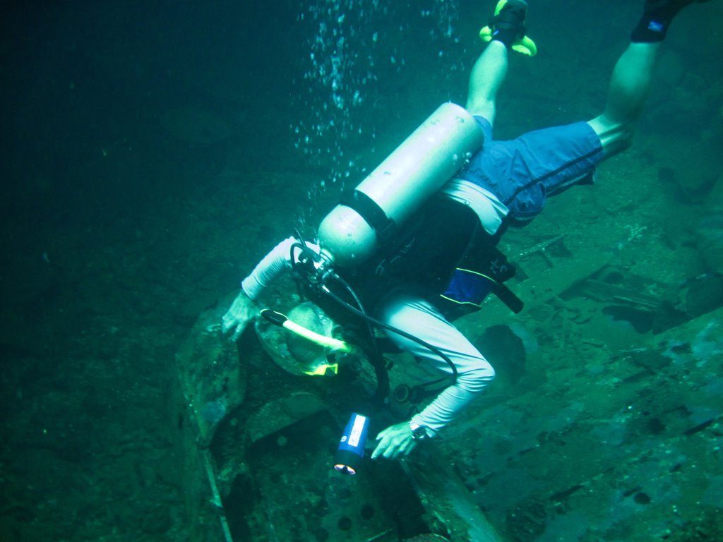 Wreck diving photograph 71